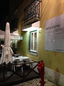Another great new entry to the Lisbon restaurant scene is De Castro, located in the pleasant Praça das Flores.