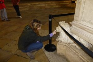 Maddy feeds the lion at the Jeronimos Monastery.